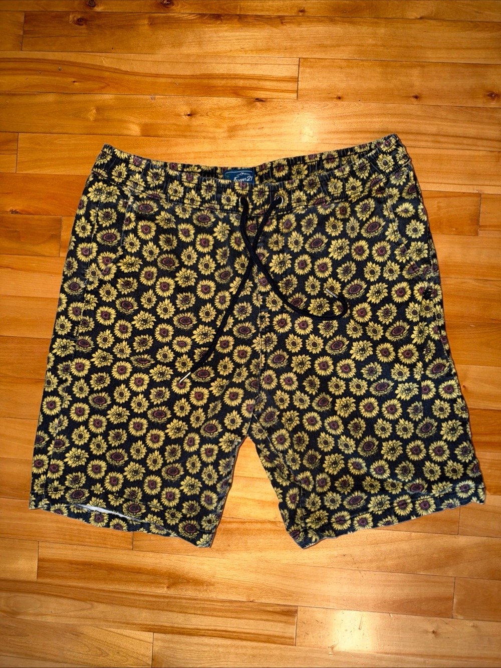 Forever 21 Men's Black Sunflower Print shorts